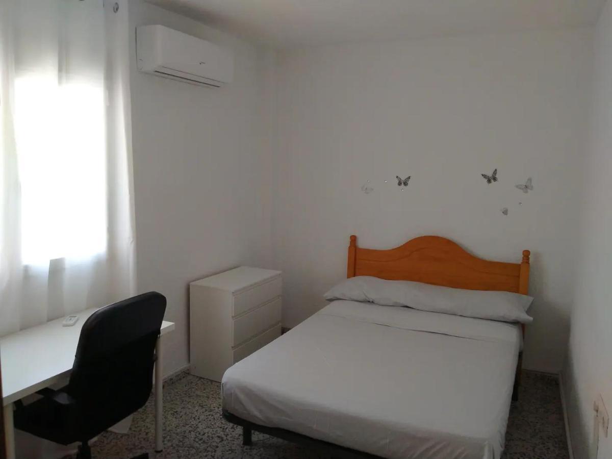 Apartamento 3 Dormitorios Frente A Hospital De Traumatologia グラナダ エクステリア 写真